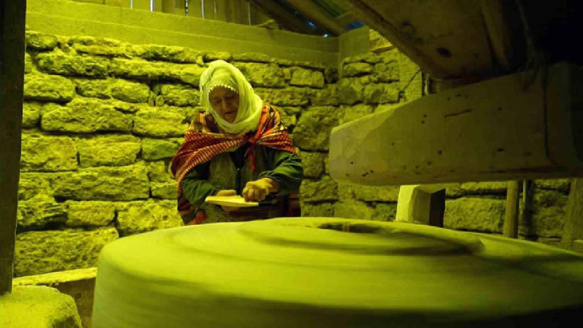Tarihi su değirmenleri bereketle dönüyor! Yöre halkının elinden üretiliyor: Hem hanelere hem gurbete gıda oluyor