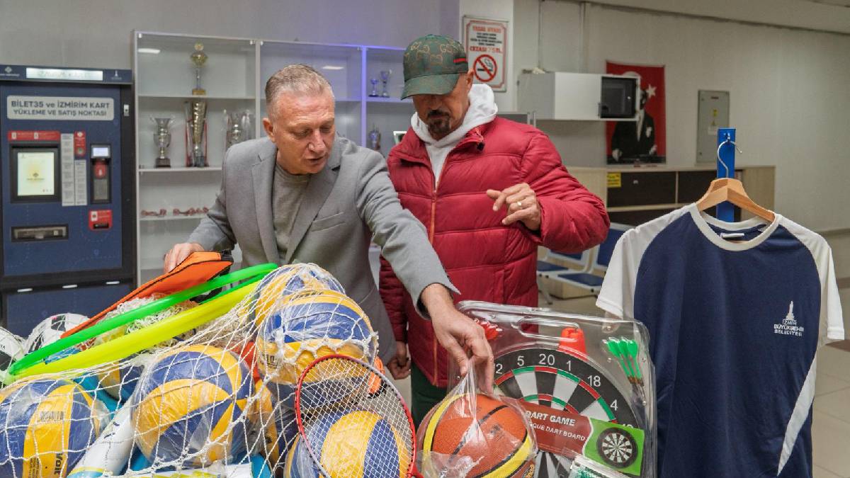 İzmir’de spor okul sıralarına taşınıyor: 2025’te 1550 okula spor malzemesi desteği sağlandı