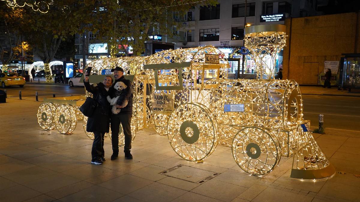 Yeni yılın en ışıltılı adresi Kadıköy