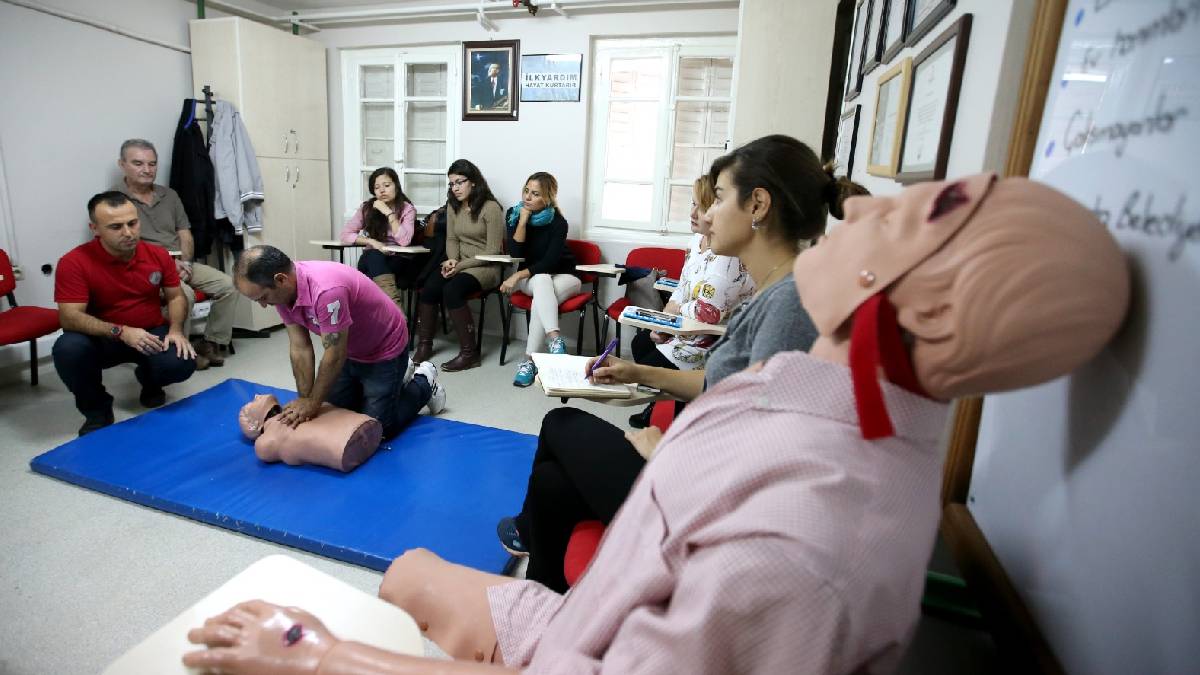 Karşıyaka’da hedef: Sağlıklı ve bilinçli toplum... Bu bağlamda 1 yılda 10 bin kişiye sağlık hizmeti verildi