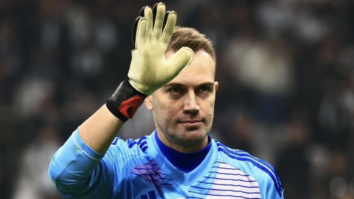 Beşiktaş'ın kalecisi Mert Günok kararını verdi: Milli kaleci yol ayrımında