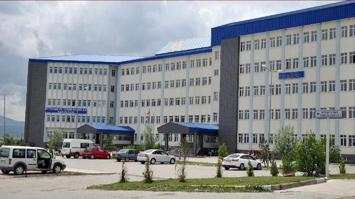 Kars'ta bir akademisyen nefret ve ayrımcılık suçlamasıyla gözaltına alındı