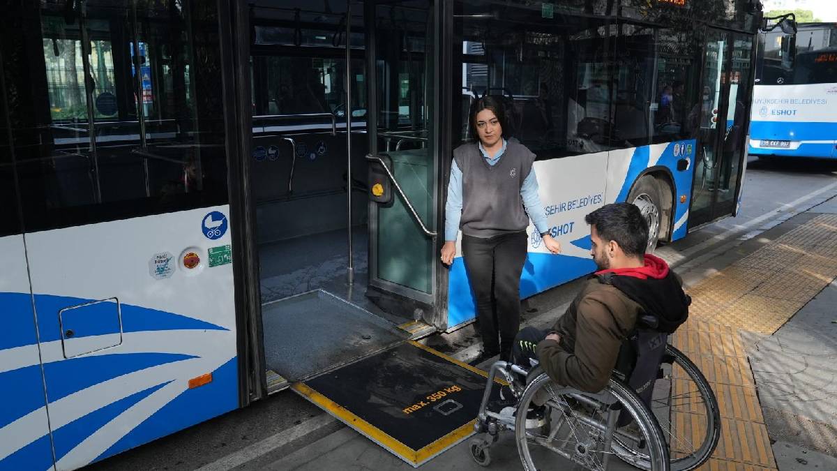 Başkan Tugay’ın Engelliler Günü’nde duyurduğu “Duraktayım” müjdesi hayata geçti