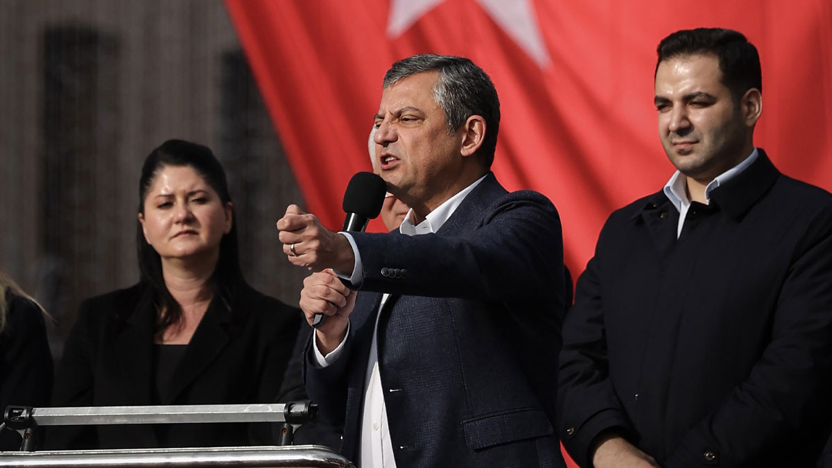 Özel’den İBB soruşturmasında çıplak arama iddiası: Kadın müdürün dosyası AYM'de