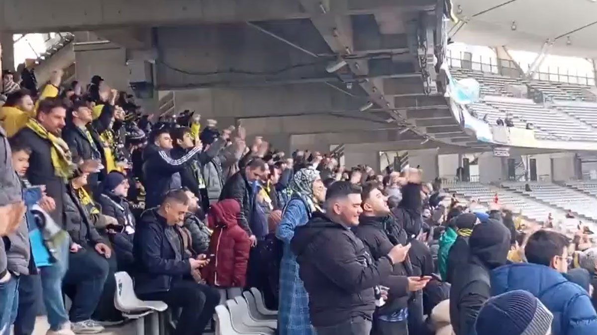 Fenerbahçe Başkanı Saran'a tribünden tam destek