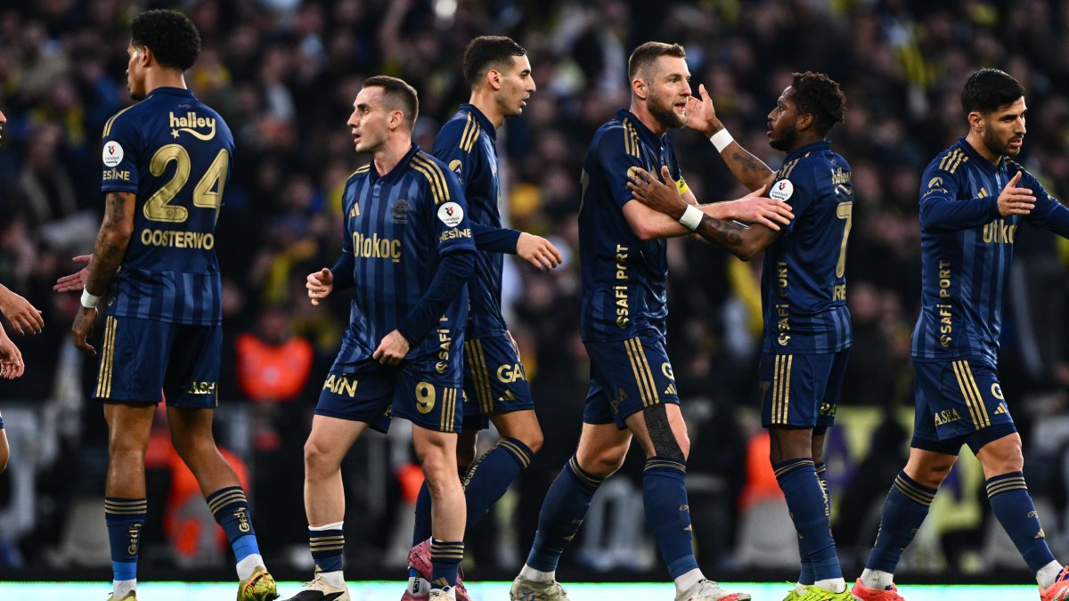 Zirve yolunda namağlup: Eyüpspor maçını 3-0 kazanan Fenerbahçe, maç fazlasıyla liderlik koltuğuna oturdu