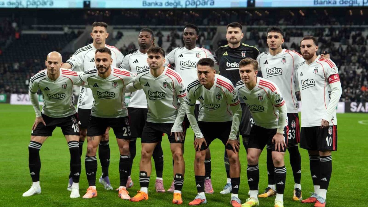 CANLI ANLATIM: Beşiktaş, Çaykur Rizespor'u ağırlıyor