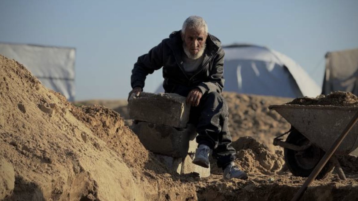 Filistinli mezarcı Ebu Hatab son 2 yılda 18 bin kişiyi toprağa verdi