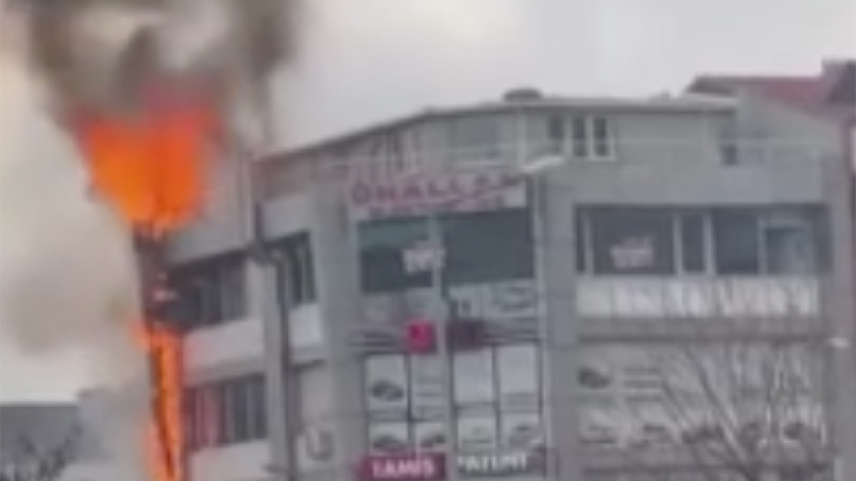 Esenyurt'ta bir restoranda yangın! Çok sayıda itfaiye ekibi sevk edildi