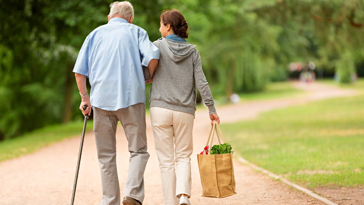 Yeni araştırma: Başkasına yardım etmek Alzheimer riskini azaltabilir