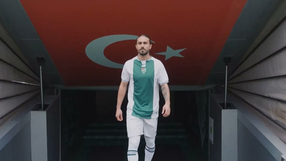 Halil Akbunar Bursapsor'da: Süper Lig'den,  2. Lig takımına transfer oldu