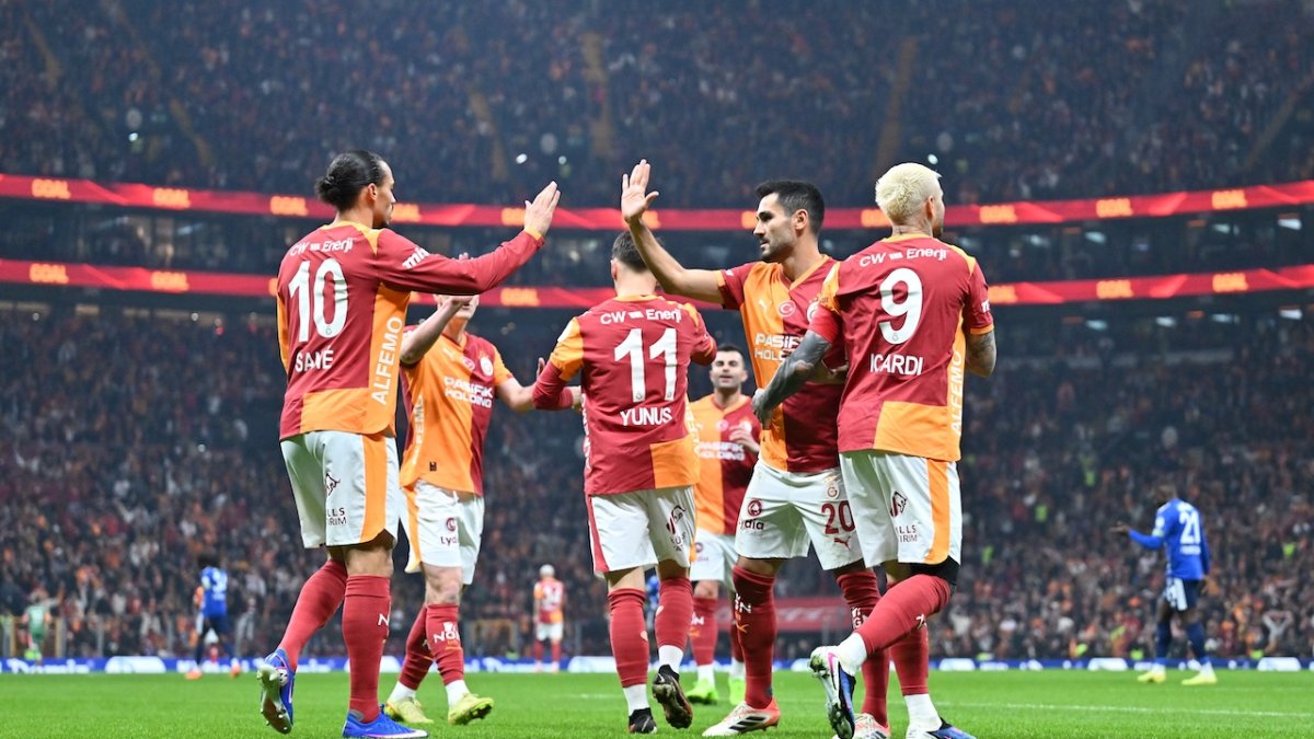 Aslan zirvede kükredi: Kasımpaşa'yı 3-0 mağlup eden Galatasaray, Süper Lig'in ilk yarısını lider kapattı