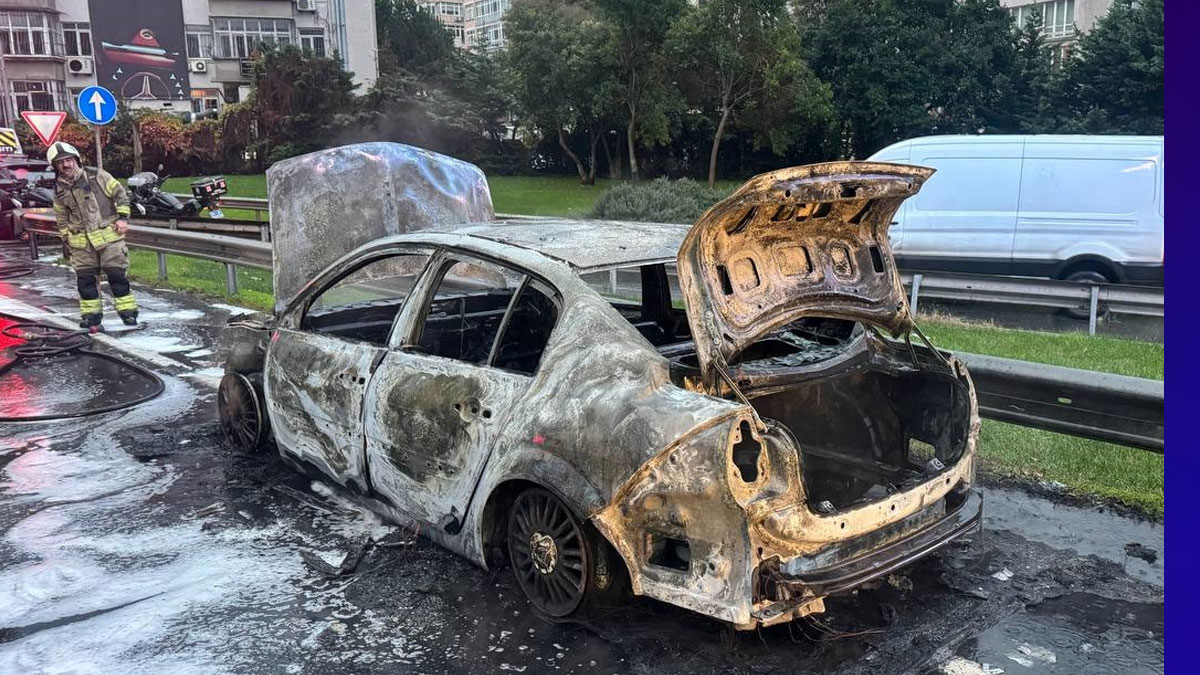 Şişli’de seyir halindeki otomobil alev aldı