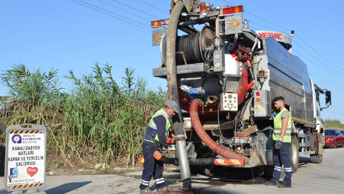 ASAT’tan kanalizasyon hattı temizliği ve kapak düzenleme çalışması