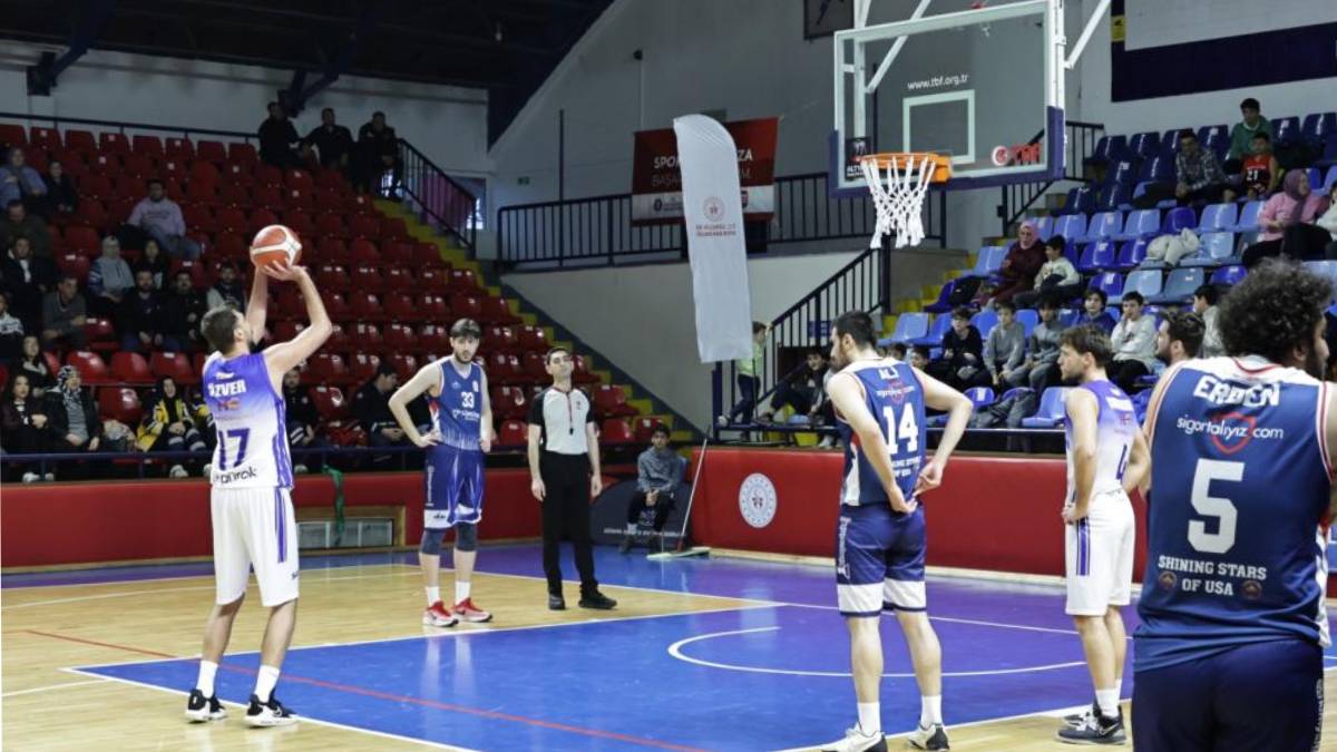 Kütahya Belediyespor basketbol takımı galibiyete doymuyor