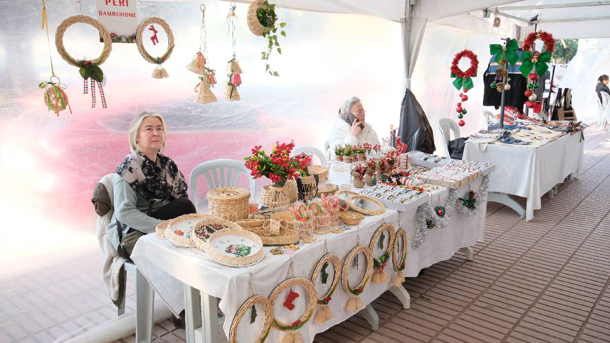 Büyükşehirden yılbaşı konseptli Kadın Emeği Pazarı... Kadın girişimci ve üreticilerin ürünleri Adanalılarla buluştu