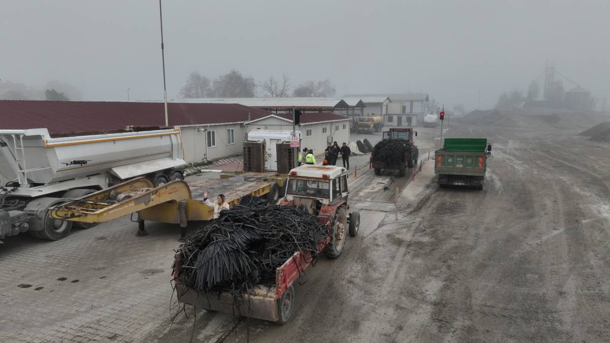 Bursa Büyükşehir’den çiftçiye ‘çevreci’ destek: Hibeli damla sulama boruları dağıtıldı