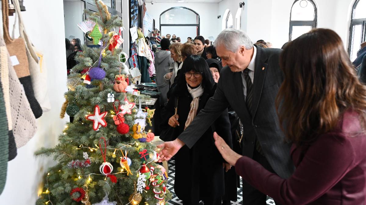Bozüyük Belediyesi El Sanatları Sergisi ziyarete açıldı