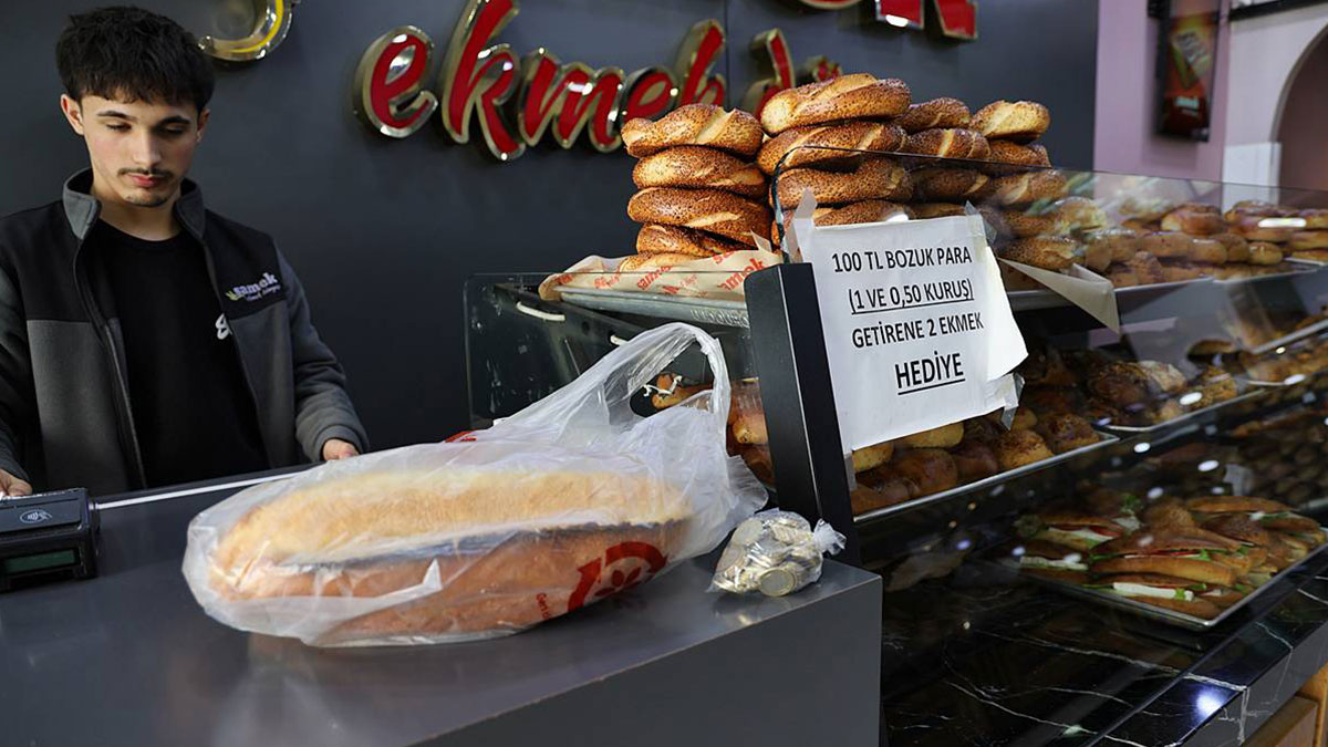 Bankamatik değil ekmekmatik: Bozuk parayı ver, ekmeği al!