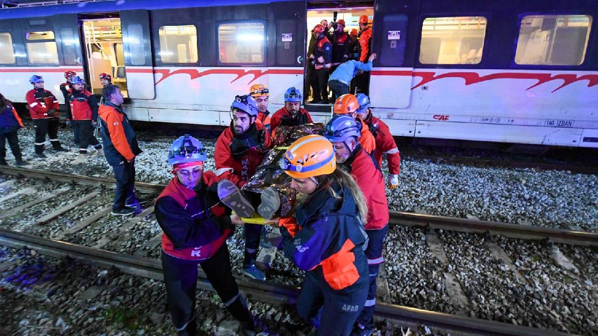 Menemen İZBAN İstasyonu’nda deprem ve kaza tatbikatı