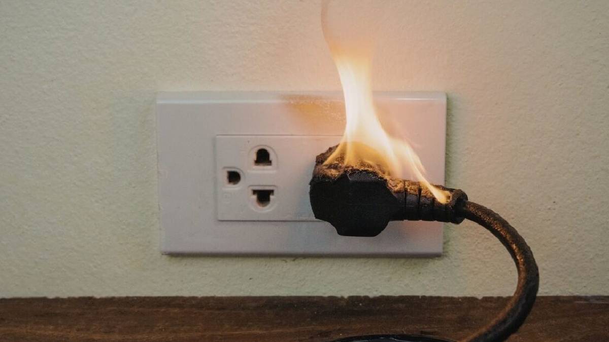 Uzmanlardan ev güvenliği uyarısı: Prizde bırakılmaması gereken 5 cihaz
