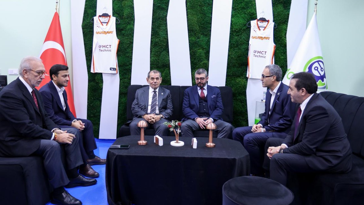 Galatasaray takımı ve yönetimi, MCT Technic üretim tesislerini ziyaret etti