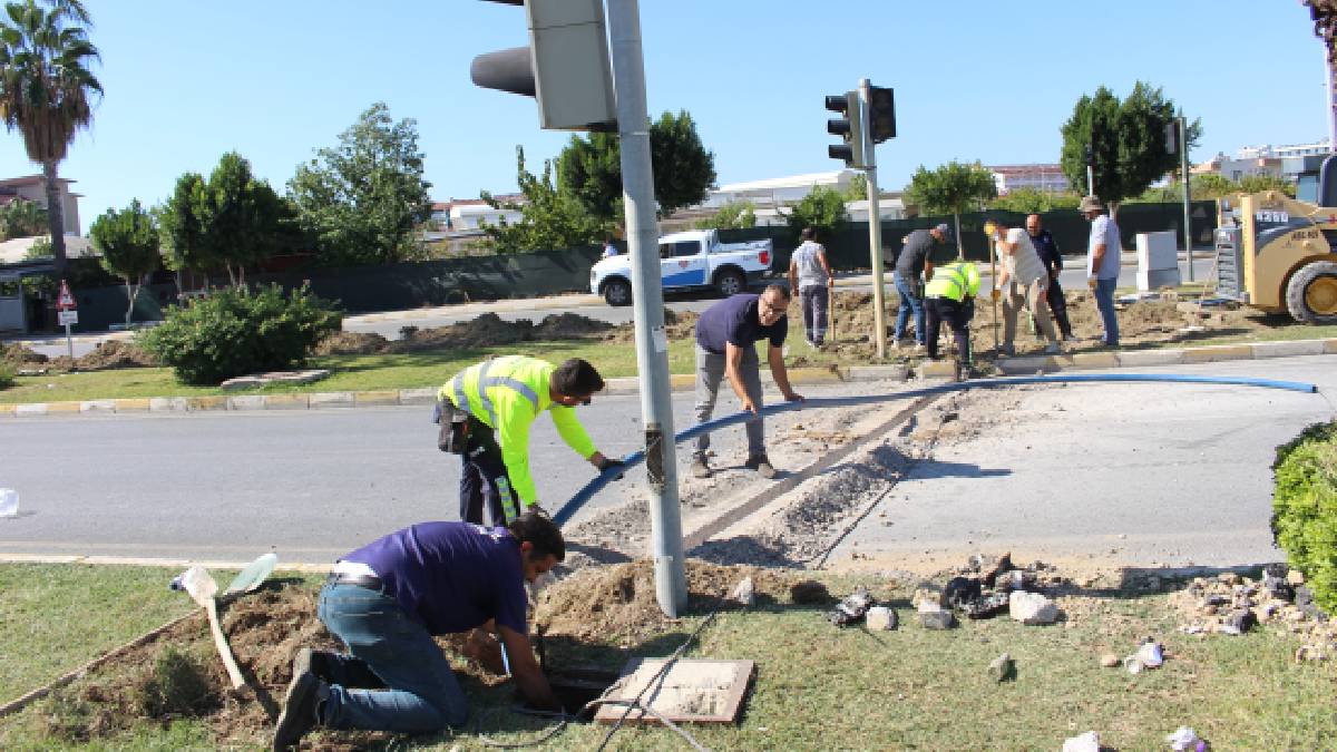 Büyükşehir Manavgat’ın sinyalizasyon altyapısını yeniliyor
