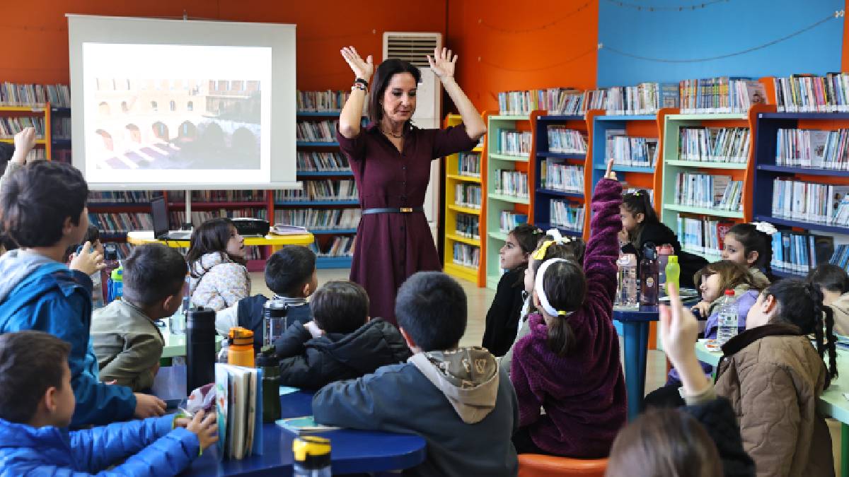 Doğan Hızlan Kütüphanesi’nde imza etkinliği