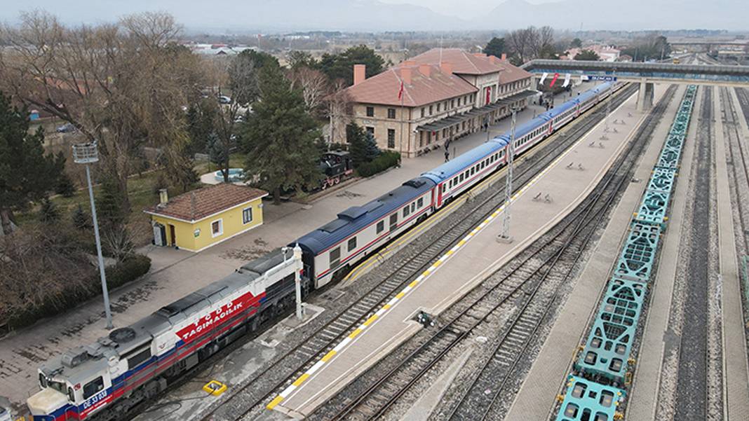 Turistik Doğu Ekspresi Erzincan’da güllerle karşılandı