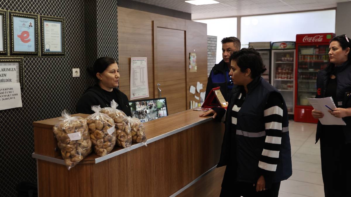 Başkan Yetişkin'in Efem Kart ve Kent Dostu İşletmeler Projesi'ne yoğun ilgi