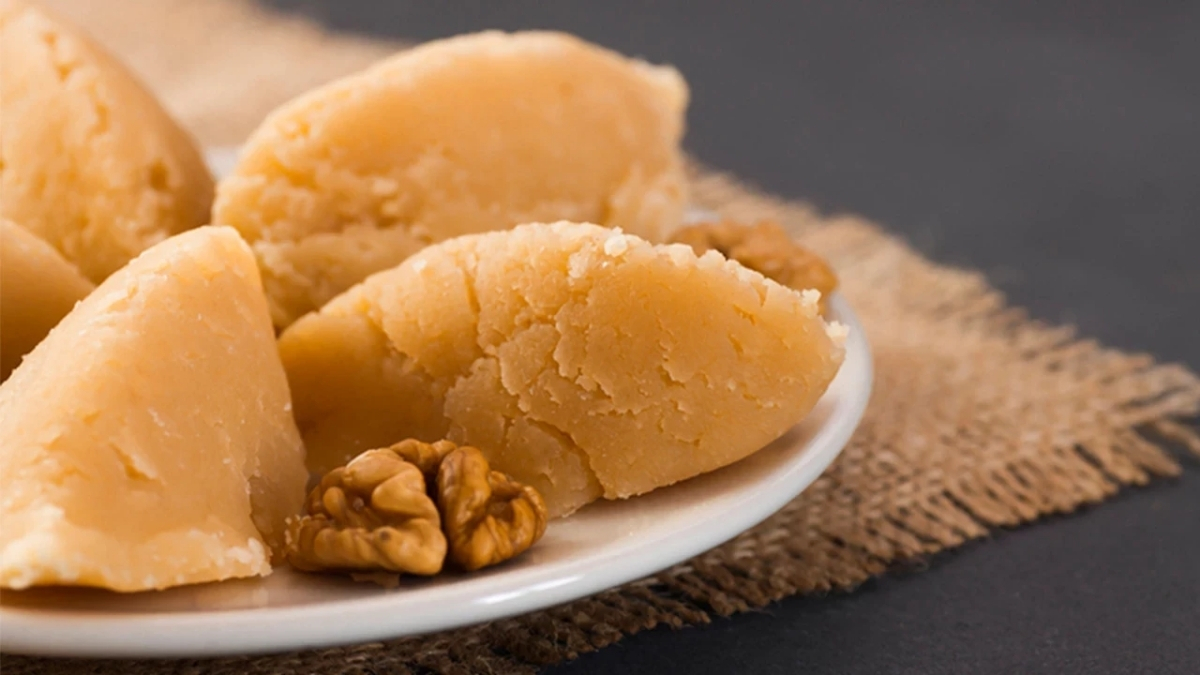 Evde un helvası nasıl yapılır? Tatlıların baş tacı: Püf noktalarıyla un helvası tarifi