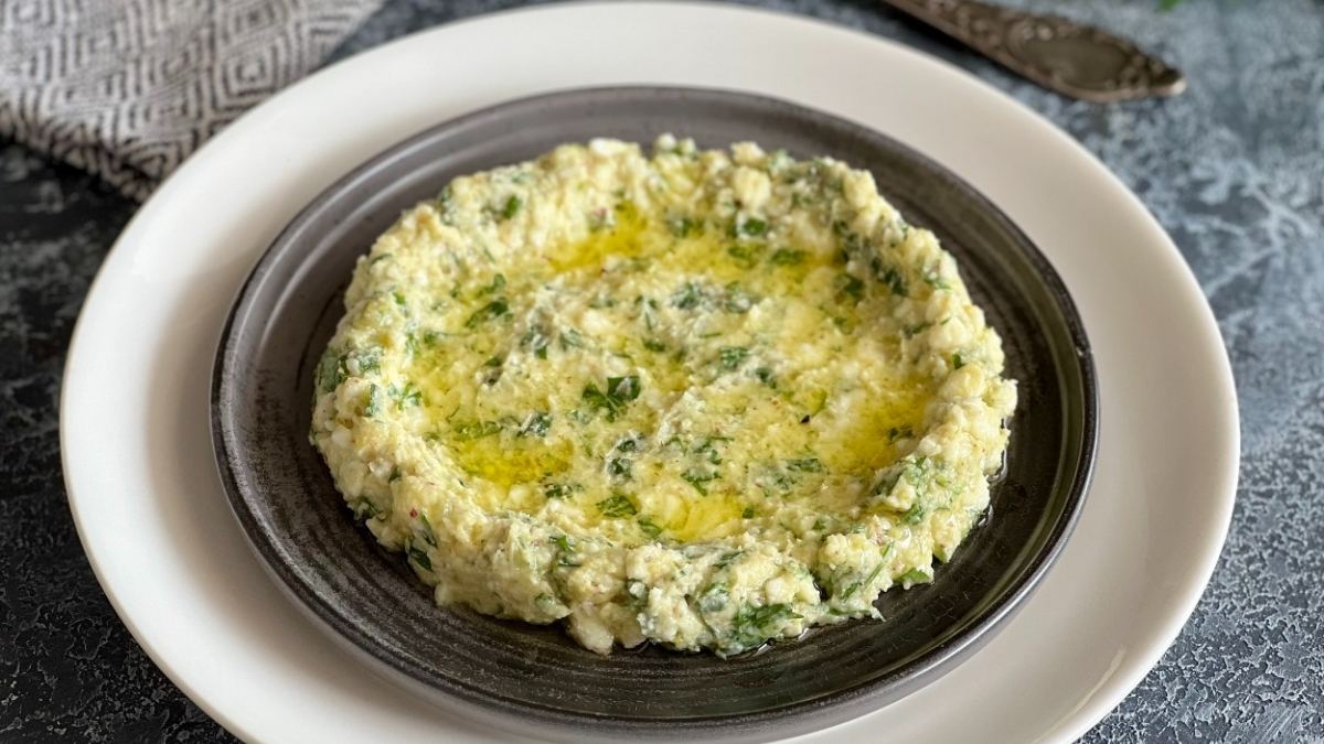 Peynirli Girit ezme tarifi! Ege’nin lezzetlerini sofranıza taşıyın: Hem lezzetli hem pratik