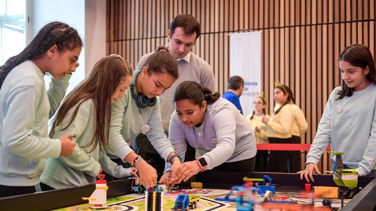 Geleceğin mühendis kızları, yaratıcılığı teknolojiyle buluşturdu