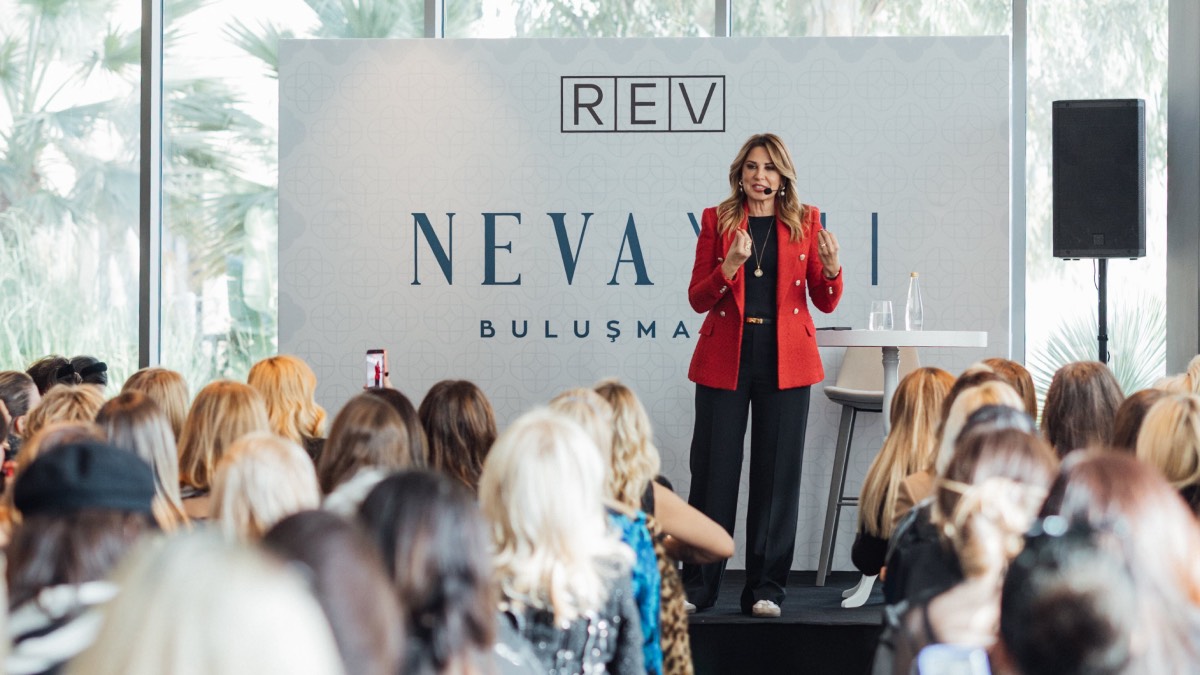 REV Yalı buluşmaları serisinde Hande Kazanova’dan 2026 yılına dair değerlendirmeler