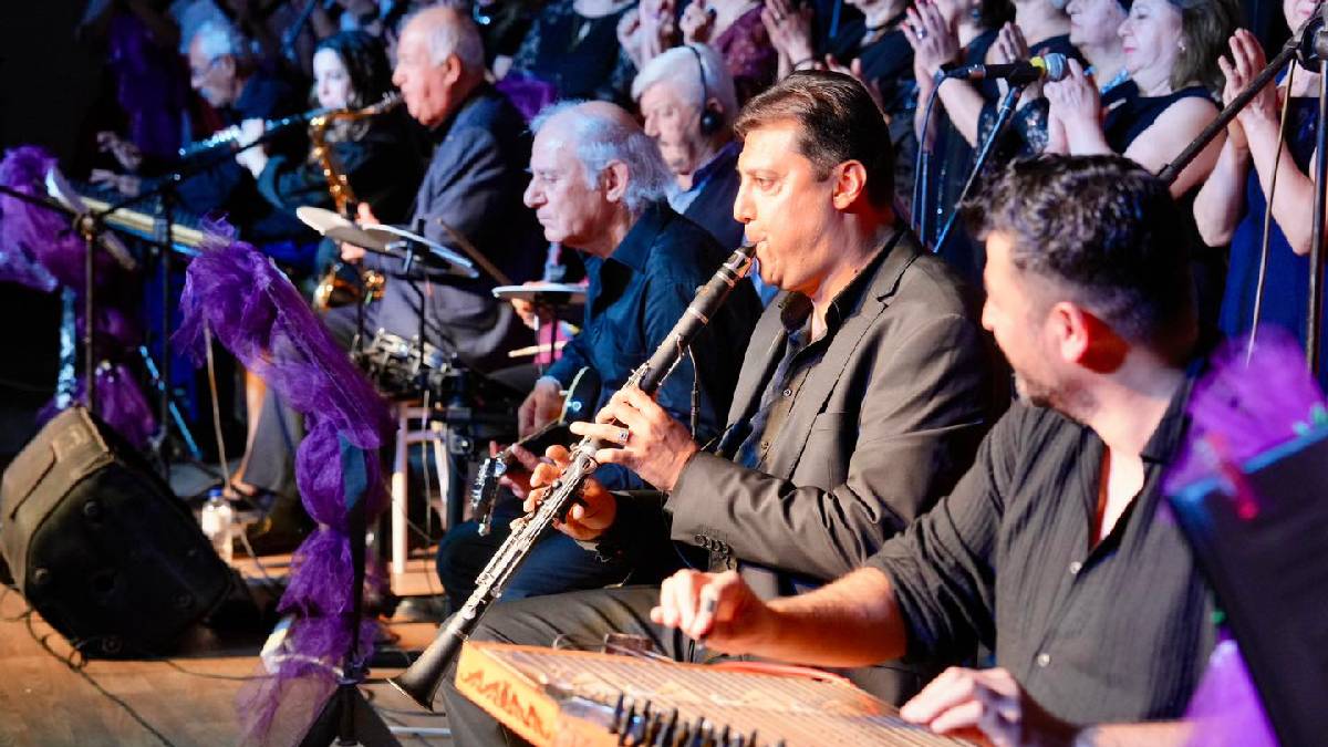 Burhaniye'de müzik ve dayanışma gecesi fark yarattı