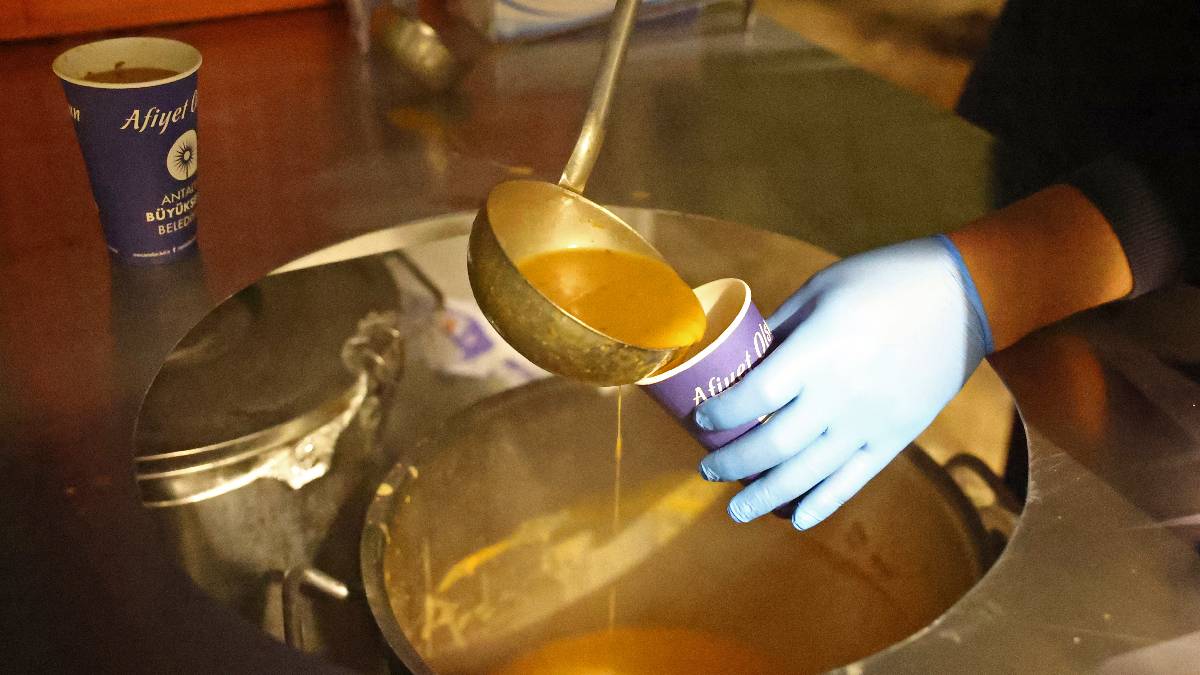 Büyükşehir’den öğrencilere sıcak çorba ikramı