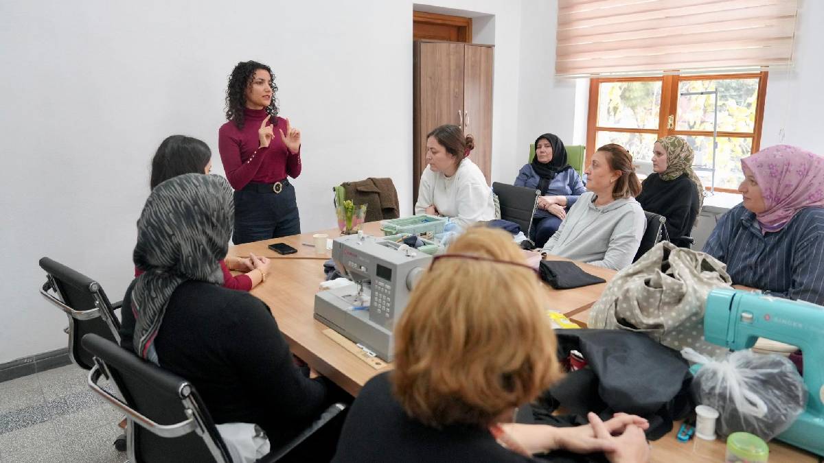 Burhaniye Belediyesinden kadınlara özel program düzenlendi