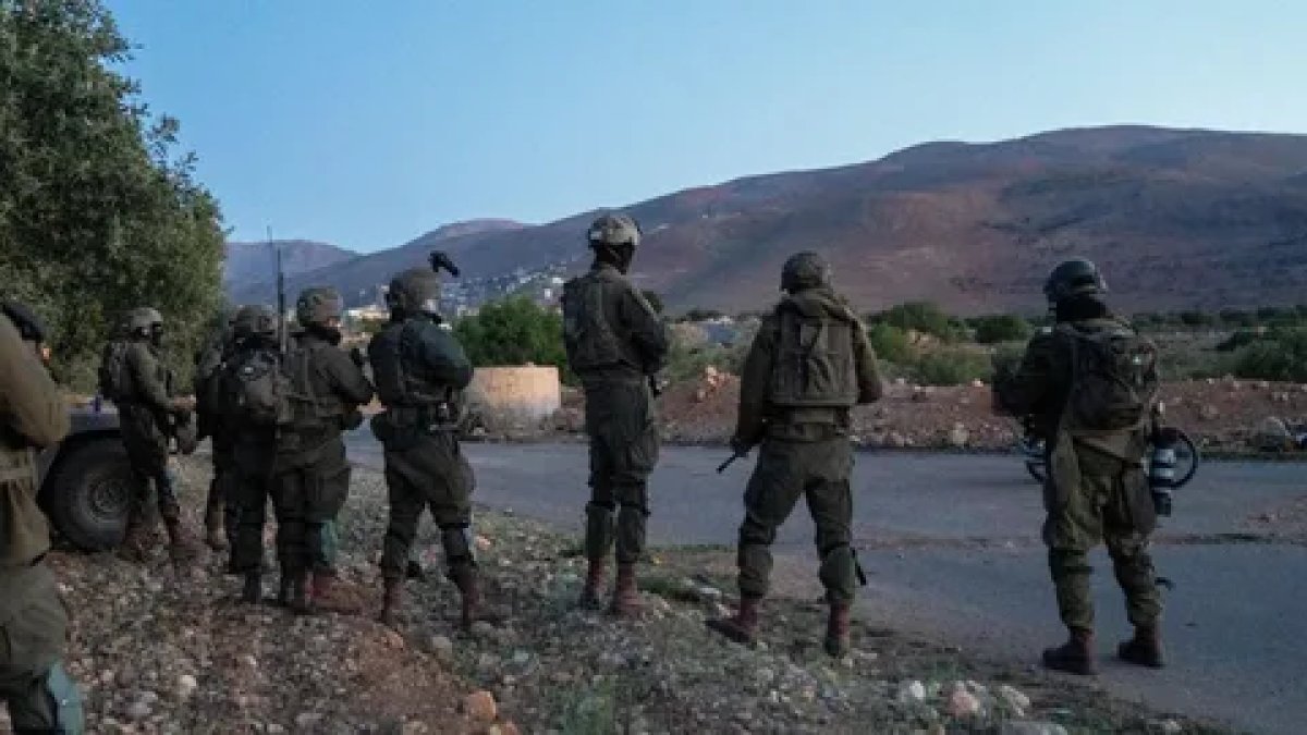 İsrail, Suriye’nin güneyine baskın düzenleyip sivilleri alıkoymaya devam ediyor