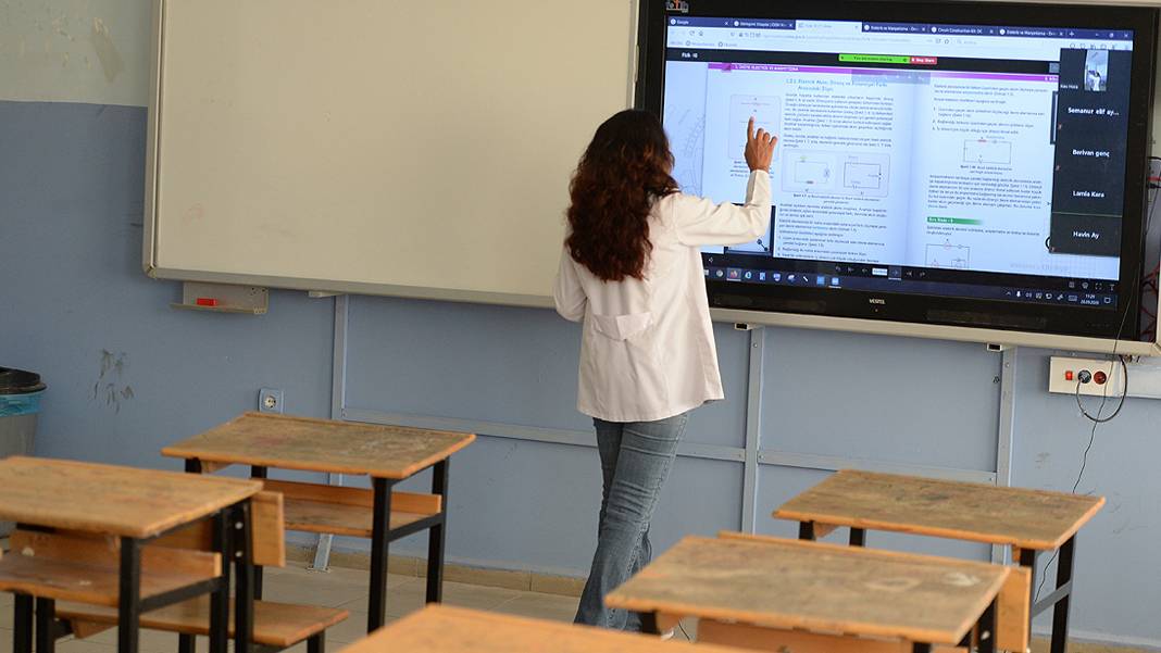 Öğretmenlere yıl sonu şoku: Aralık ayı ek ders ücretleri vergiye takıldı, gelir yüzde 27’ye varan oranda eridi