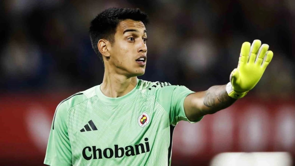 Fenerbahçe'de sürpriz ayrılık: İrfan Can Eğribayat Avrupa yolcusu