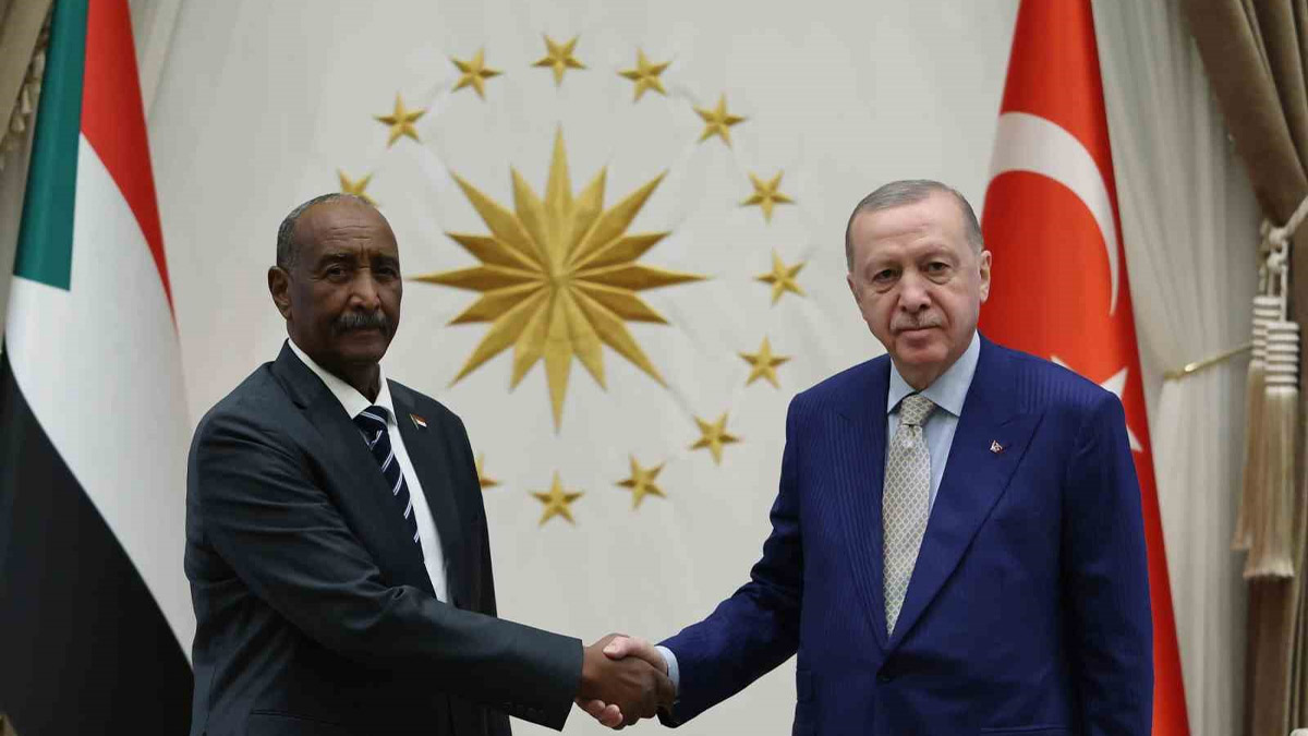 Erdoğan, Sudan Egemenlik Konseyi Başkanı el Burhan ile görüştü