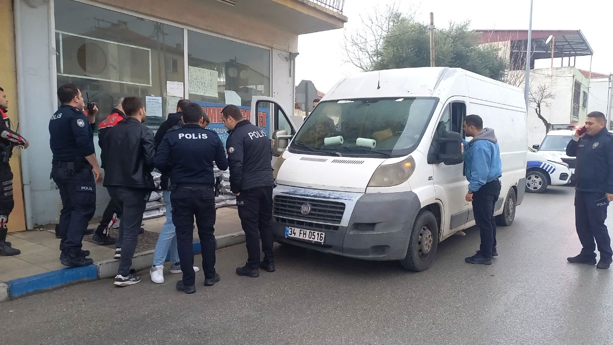 Manisa'da şoke eden olay: "Dur" ihtarına uymayan araçtan 35 kişi çıktı