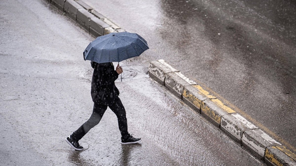 Soğuk ve yağışlı hava geliyor, sıcaklıklar 10 derece düşecek