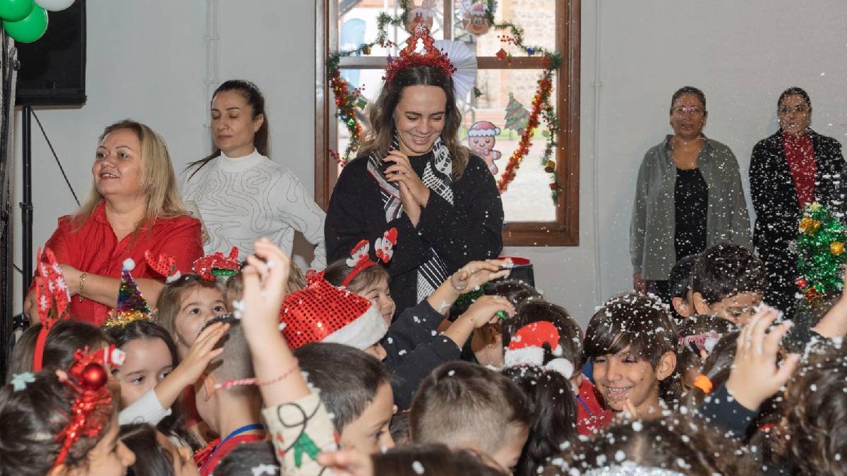 Yuvamız İzmirli çocuklara yeni yıl sürprizi