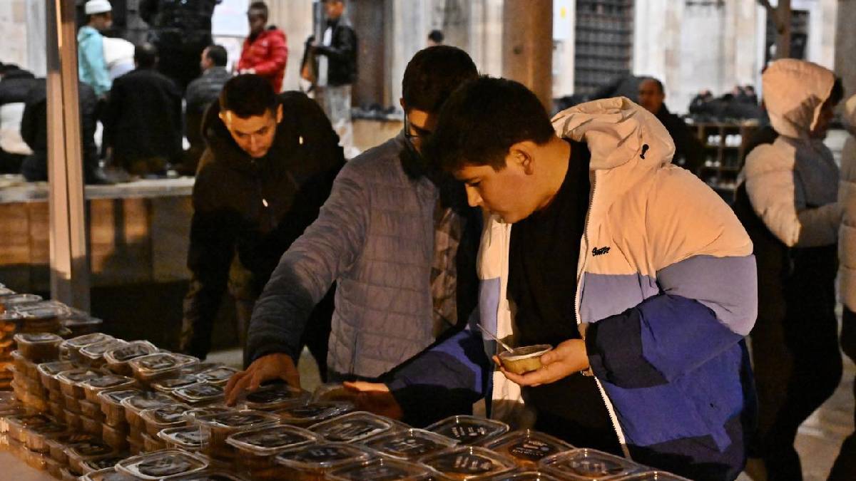 Manisa Büyükşehir’den Regaip Kandili ikramı