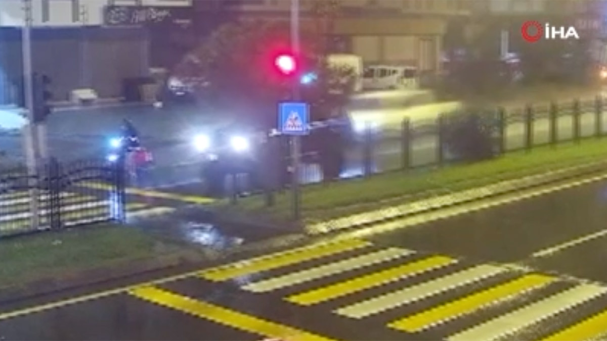 Ehliyetsiz ve alkollü sürücü çalıntı araçla dehşet saçtı! Feci kaza kamerada: 1 ölü