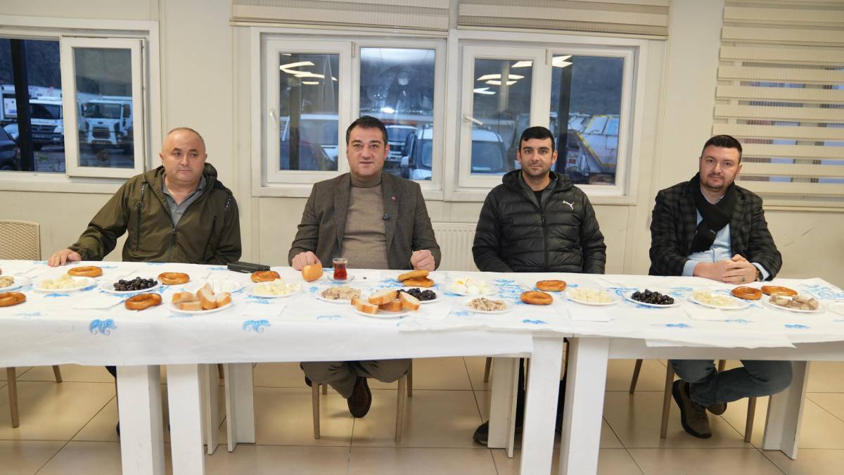 Başkan Köse, Fen İşleri personeliyle sabah kahvaltısında buluştu