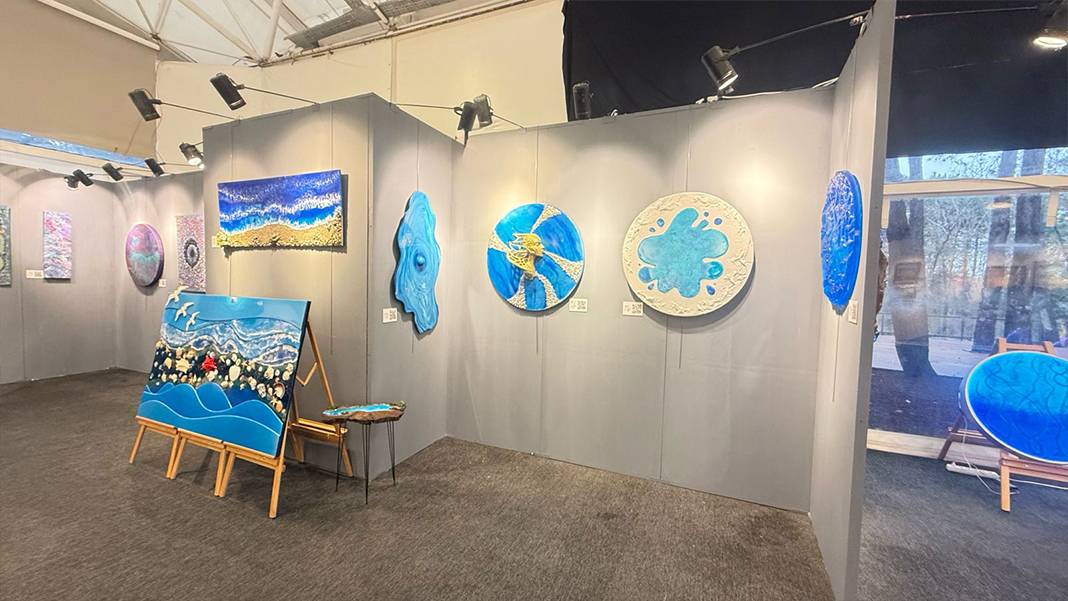 Sanatın zamansız katmanları: İffet Saraçoğulları “Zamanın Ötesinde” sergisiyle Göktürk’te