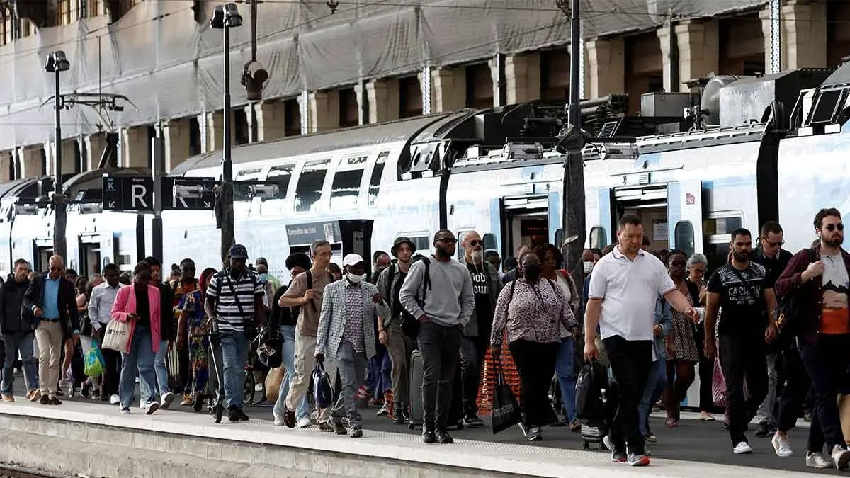 Paris birbirine girdi! Metro istasyonlarında saldırı