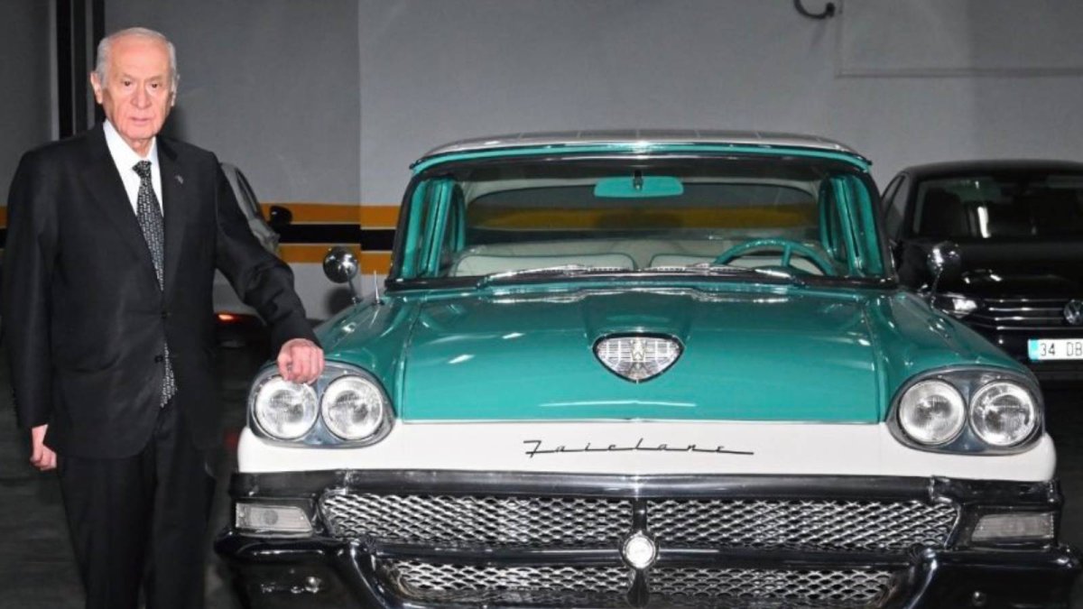 Bahçeli, 1958 model aracını hediye etti